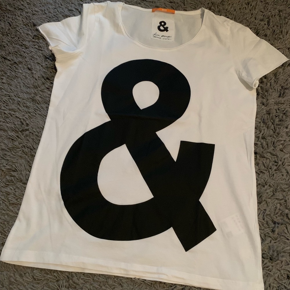Boss Orange T-Shirt with a big &-print on it.